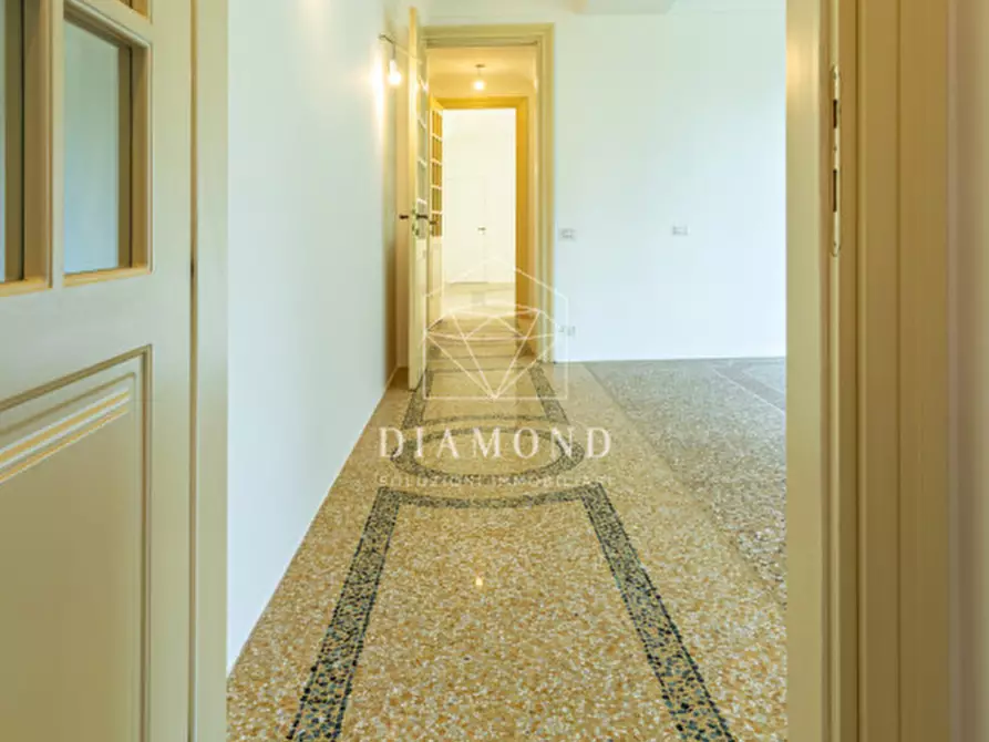 Immagine 42 di Villa in vendita  in Via Biondella a Verona