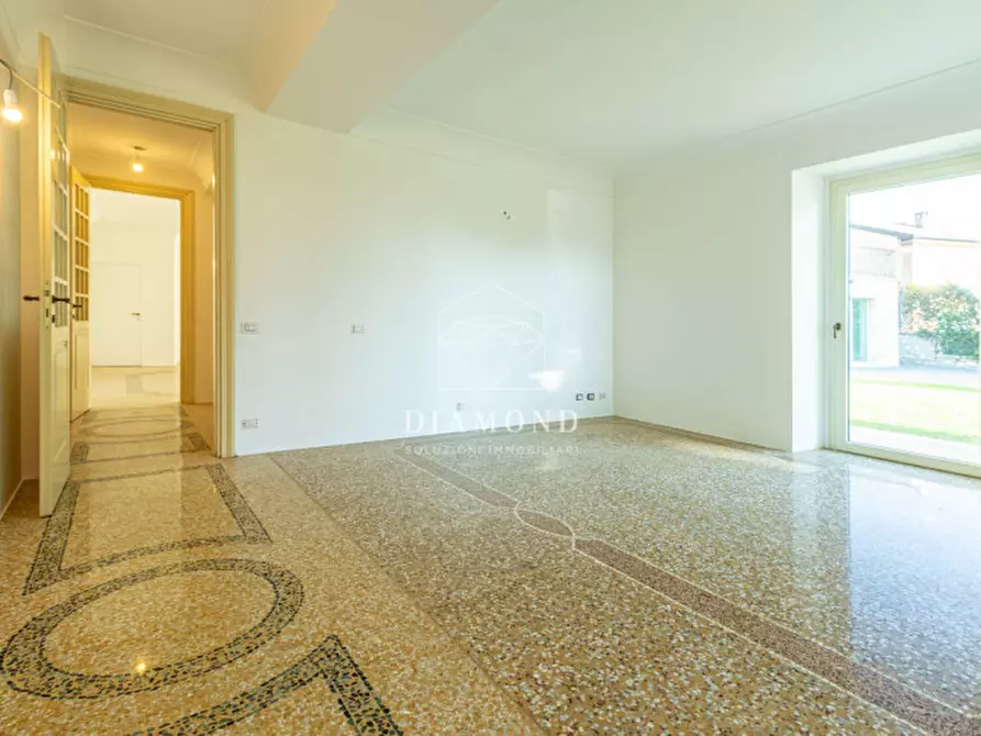 Immagine 43 di Villa in vendita  in Via Biondella a Verona