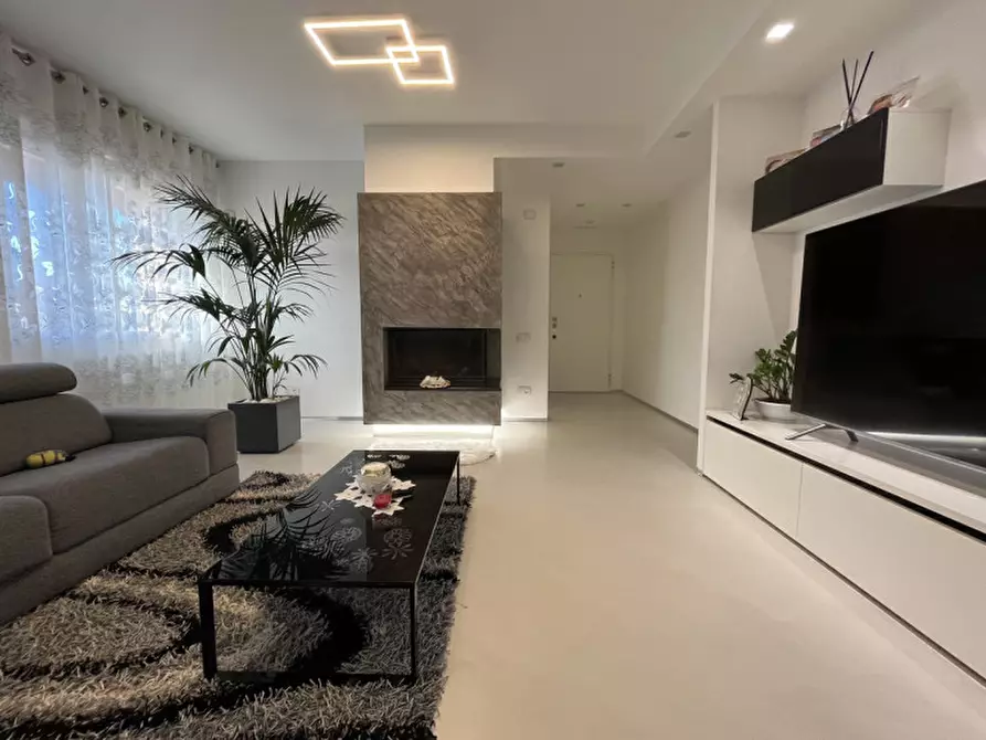 Immagine 1 di Appartamento in vendita  in Largo Antonio Cappellini a Rovigo