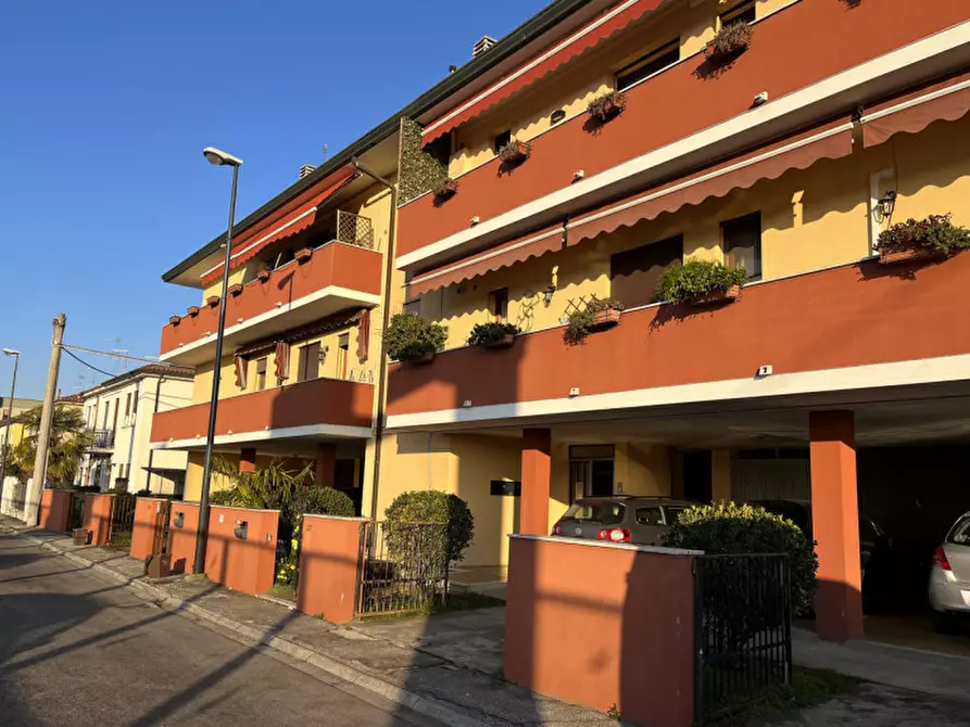 Immagine 13 di Appartamento in vendita  in Largo Antonio Cappellini a Rovigo