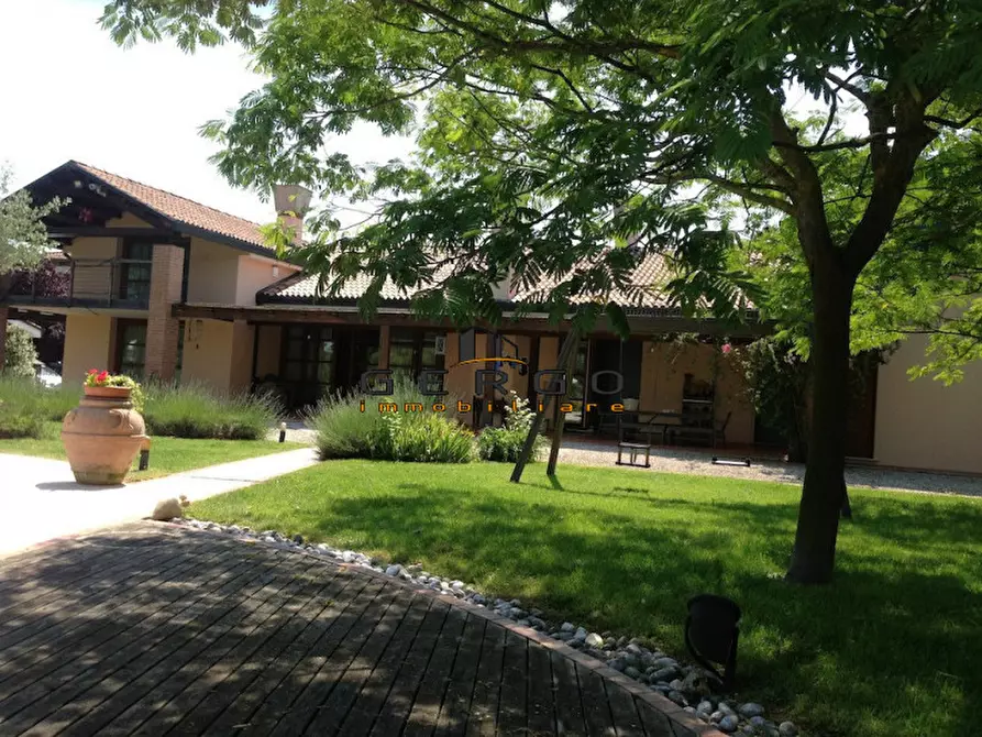 Immagine 10 di Villa in vendita  in Via Roma a San Biagio Di Callalta