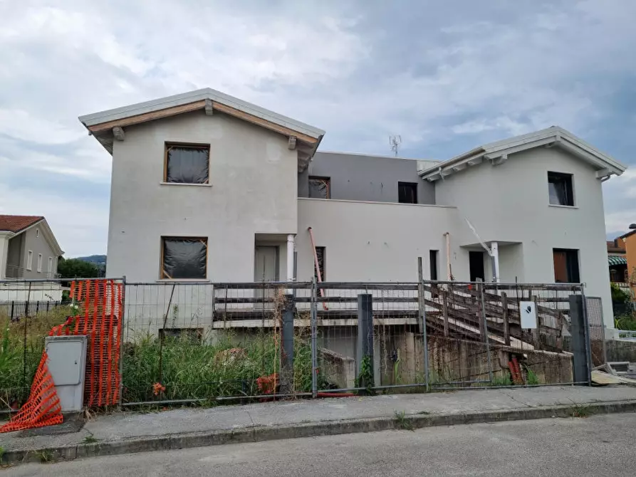 Immagine 2 di Casa bifamiliare in vendita  in via niccolo tommaseo a Vo