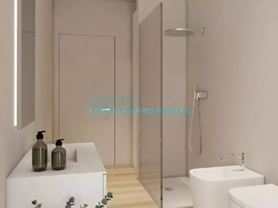 Immagine 4 di Appartamento in vendita  in Piazza Milano a Jesolo