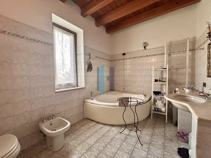 Immagine 11 di Rustico / casale in vendita  a Brescia