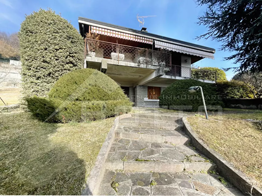 Immagine 1 di Villa in vendita  in via marconi 9 a Briga Novarese