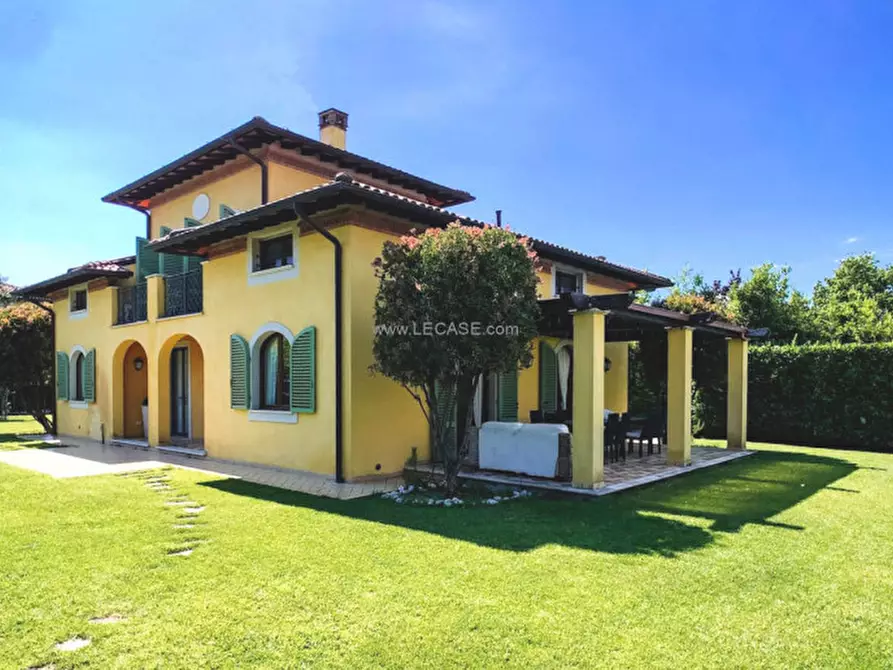 Immagine 1 di Villa in vendita  in va Scassi Carli a Forte Dei Marmi