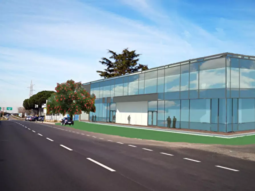 Immagine 1 di Negozio in vendita  in Via Tuscolana a Roma