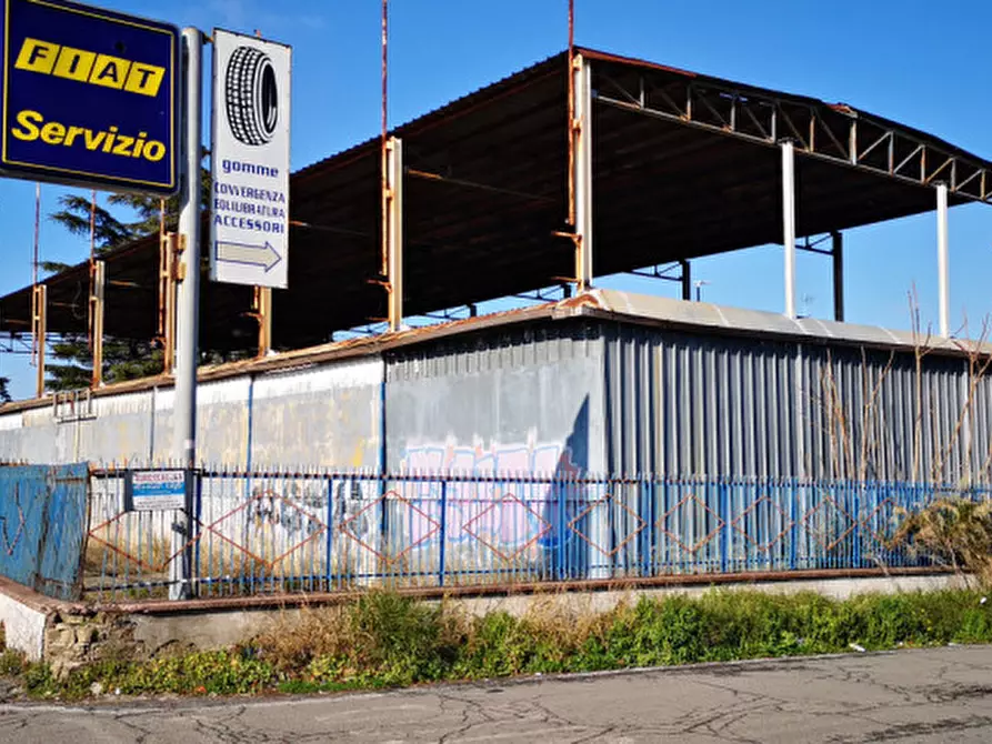 Immagine 3 di Negozio in vendita  in Via Tuscolana a Roma