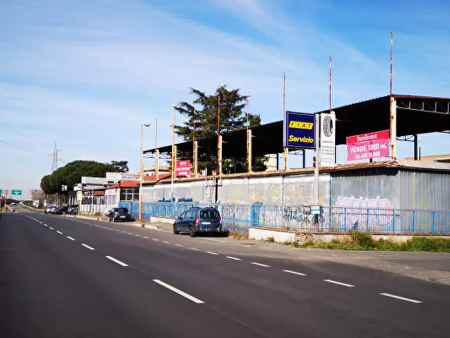 Immagine 5 di Negozio in vendita  in Via Tuscolana a Roma