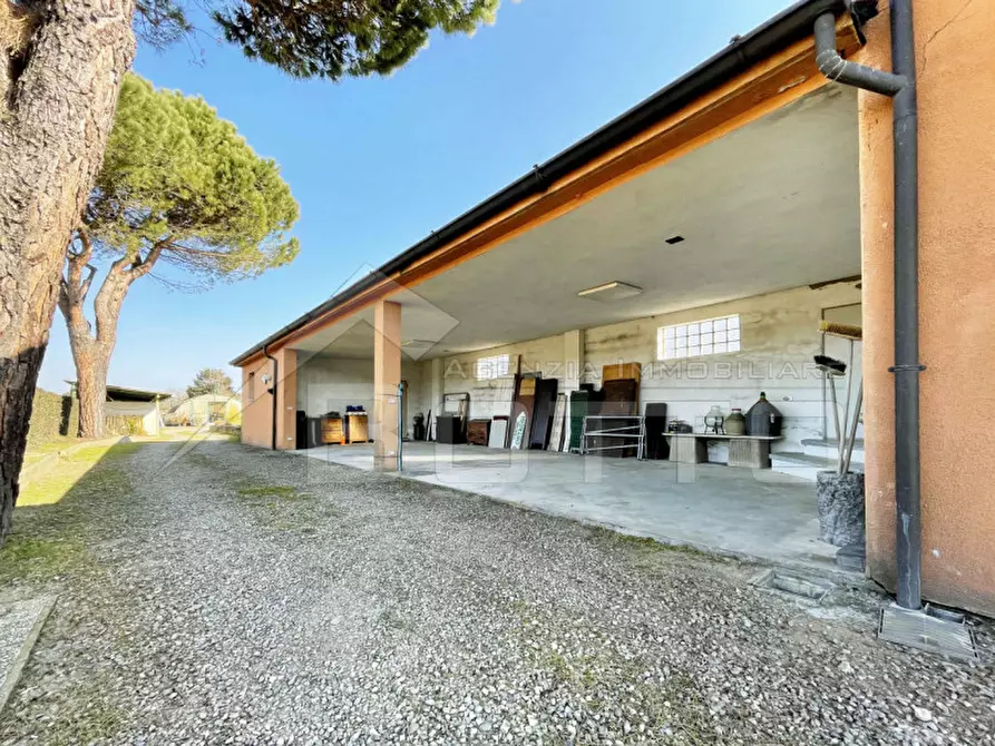 Immagine 16 di Attività commerciale in vendita  in strada statale biellese 142 a Borgomanero