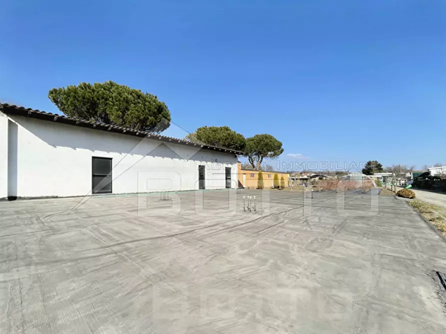 Immagine 18 di Attività commerciale in vendita  in strada statale biellese 142 a Borgomanero