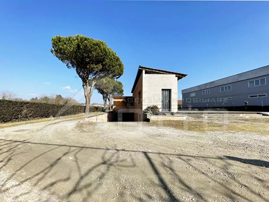 Immagine 19 di Attività commerciale in vendita  in strada statale biellese 142 a Borgomanero