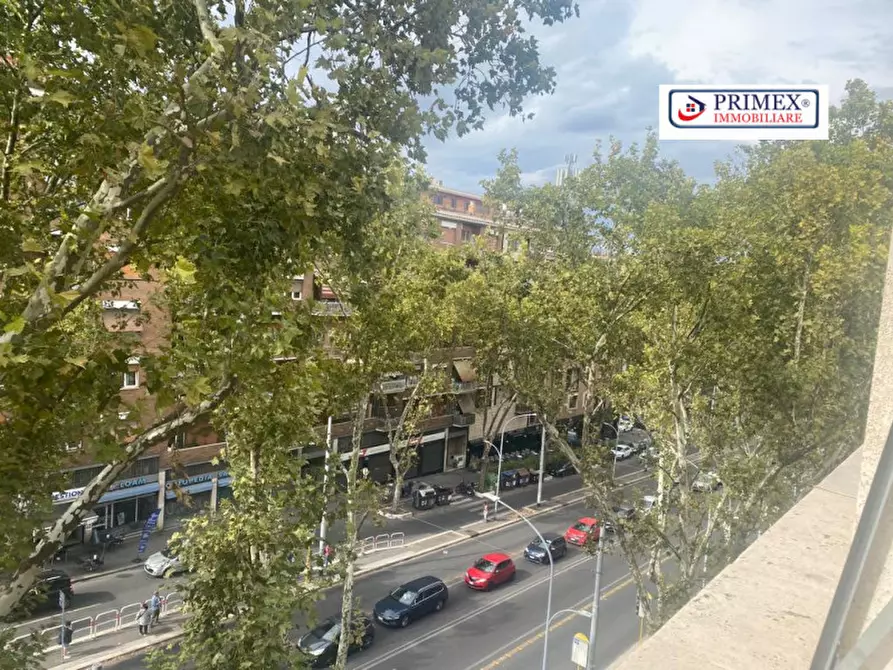 Immagine 2 di Appartamento in vendita  in VIA NOMENTANA a Roma