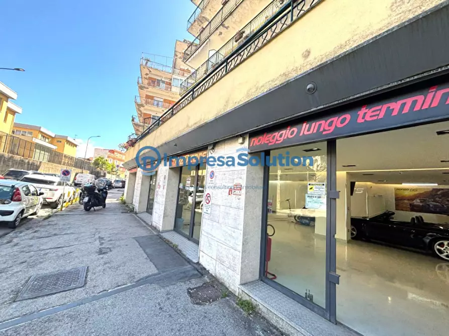 Immagine 3 di Negozio in affitto  in Via Gabriele Jannelli a Napoli