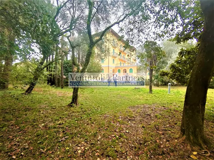 Immagine 3 di Palazzo in vendita  in via roma a Toscolano-Maderno