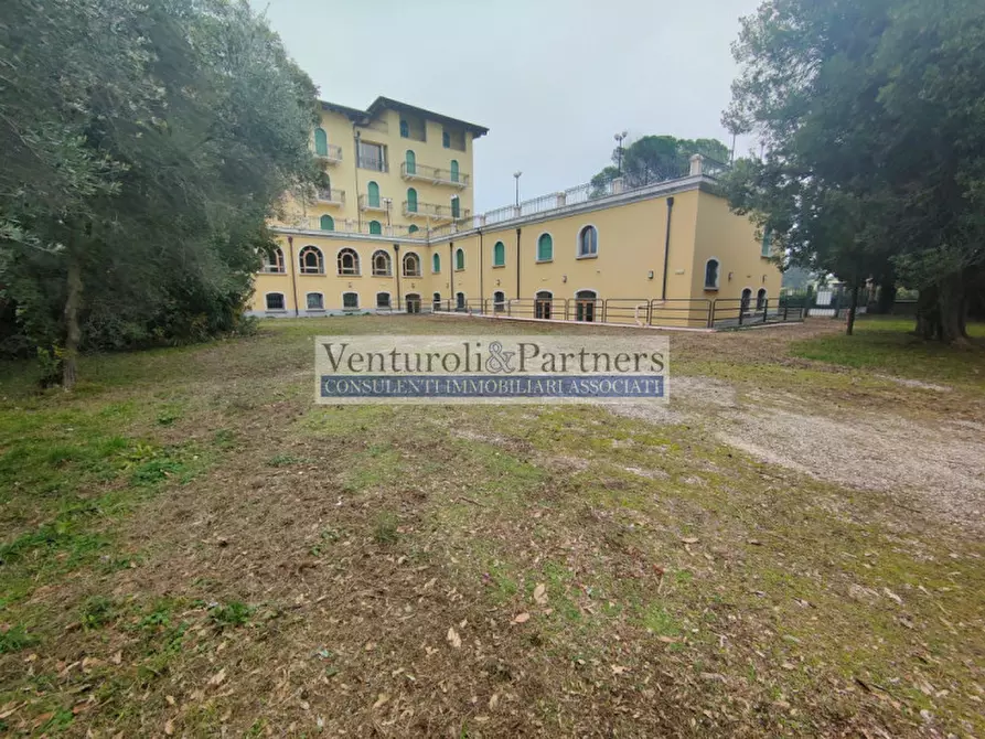 Immagine 6 di Palazzo in vendita  in via roma a Toscolano-Maderno