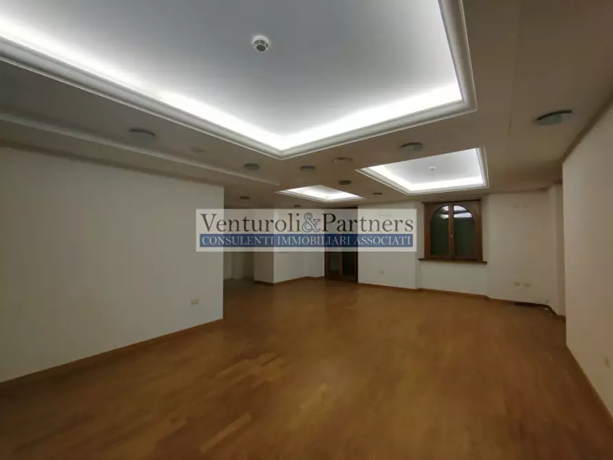 Immagine 8 di Palazzo in vendita  in via roma a Toscolano-Maderno