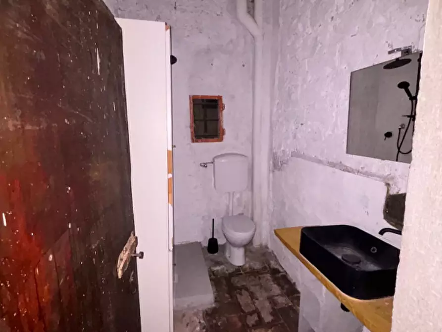 Immagine 3 di Negozio in affitto  in PIAZZA ACCIAIOLI a Firenze