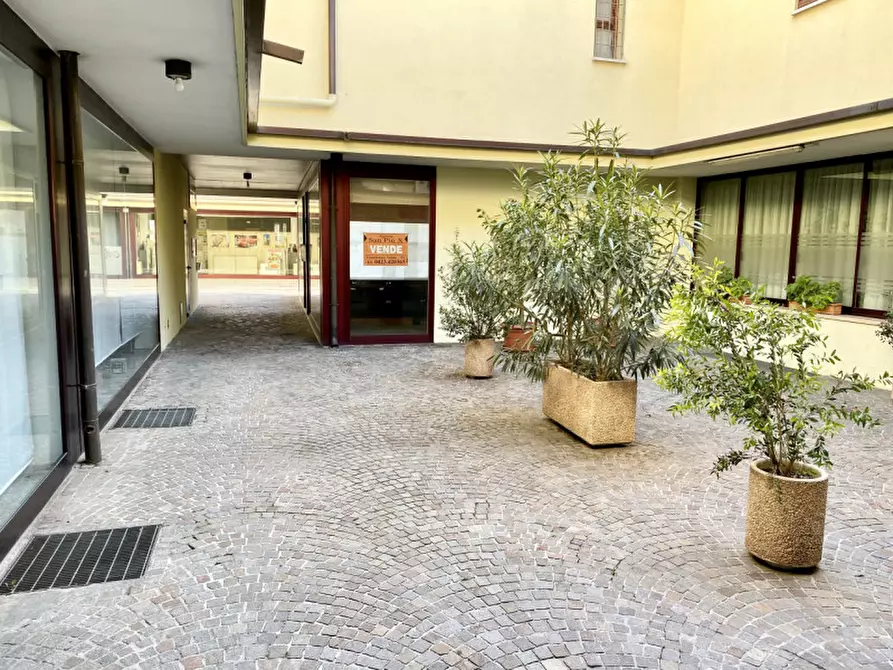 Immagine 1 di Negozio in vendita  in via San Pio X 34/a a Castelfranco Veneto