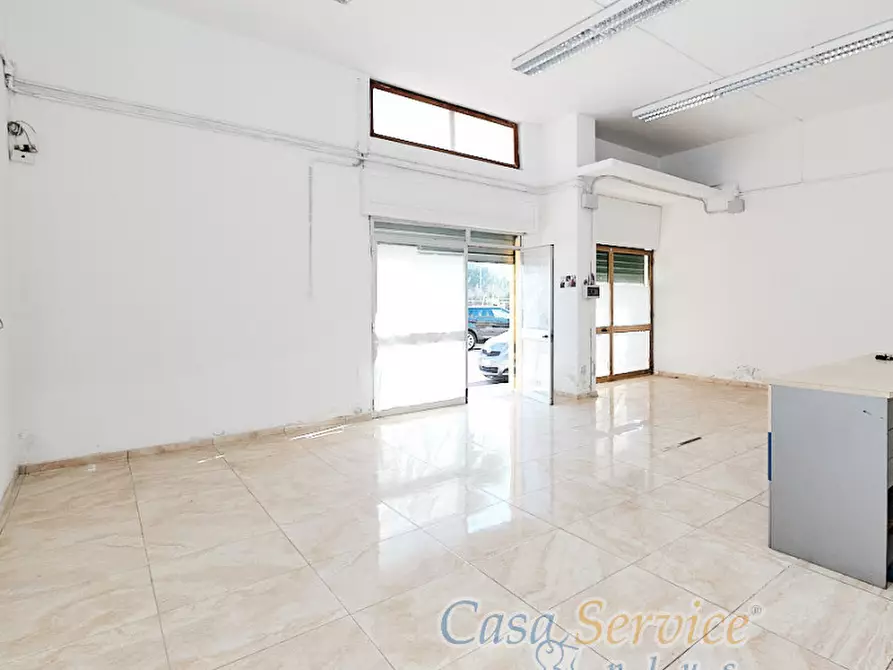 Immagine 4 di Negozio in vendita  in Via Firenze a Gallipoli