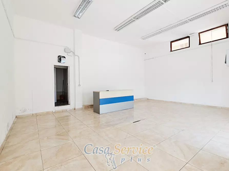 Immagine 9 di Negozio in vendita  in Via Firenze a Gallipoli