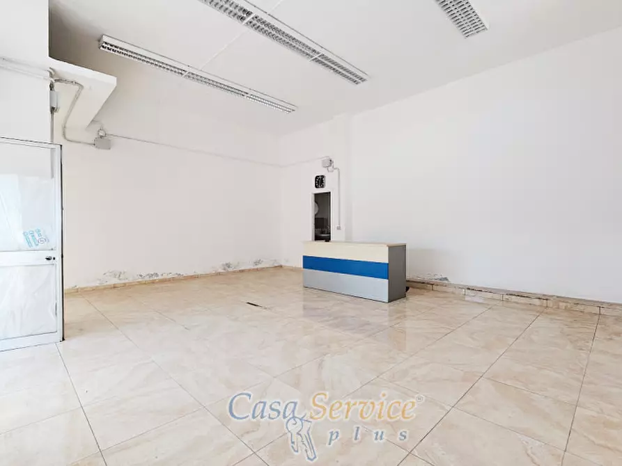 Immagine 10 di Negozio in vendita  in Via Firenze a Gallipoli