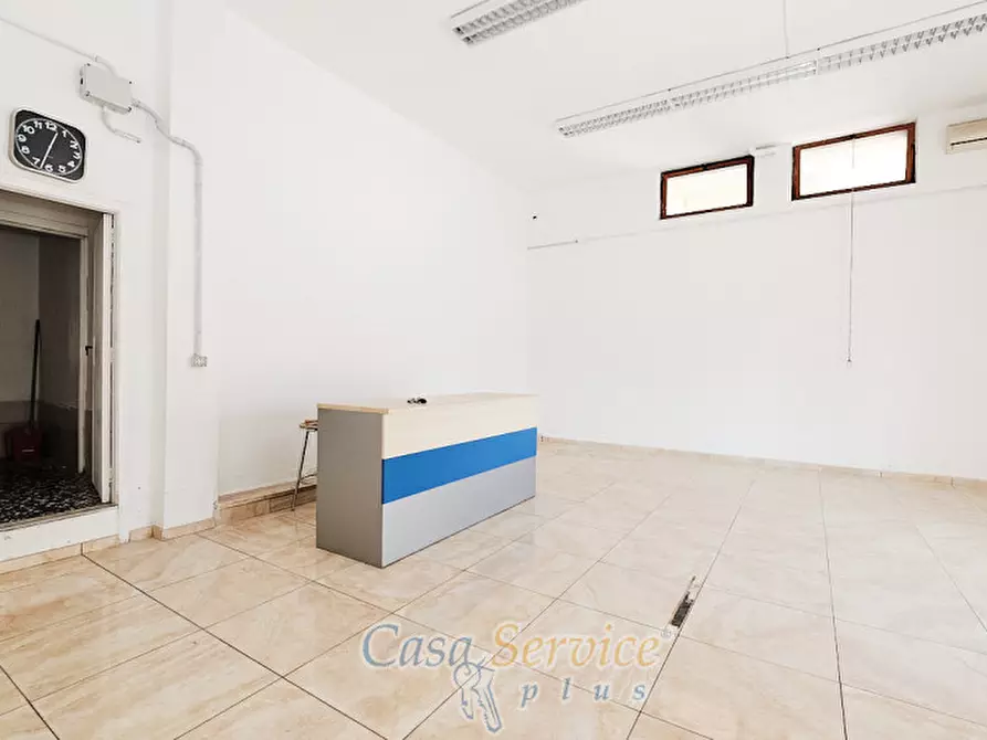 Immagine 11 di Negozio in vendita  in Via Firenze a Gallipoli