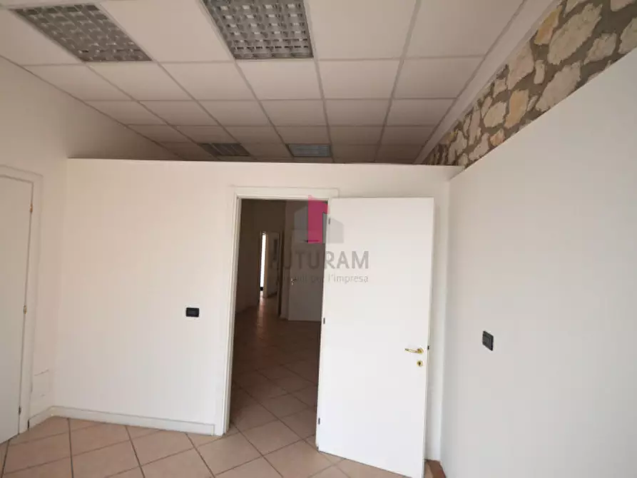 Immagine 3 di Negozio in affitto  in VIA PUCCINI 10 a Brendola