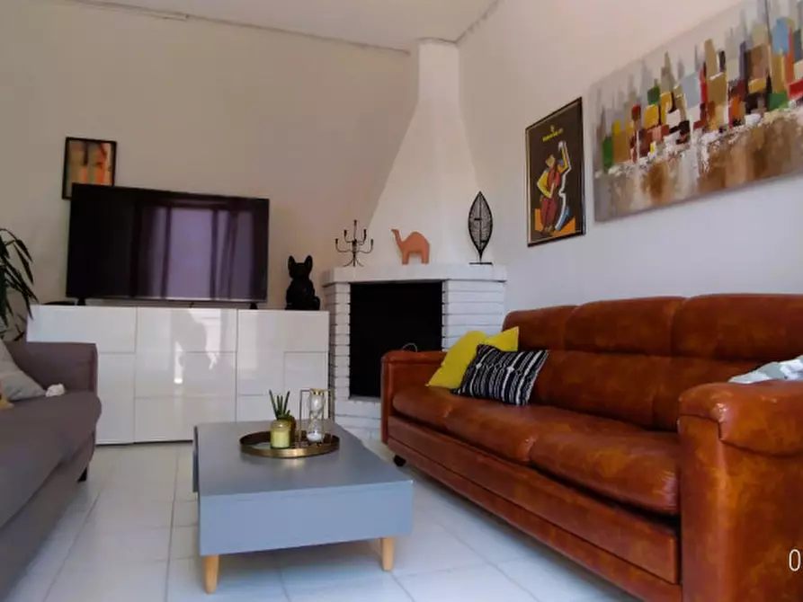 Immagine 2 di Appartamento in vendita  in Via Gramsci a Passignano Sul Trasimeno