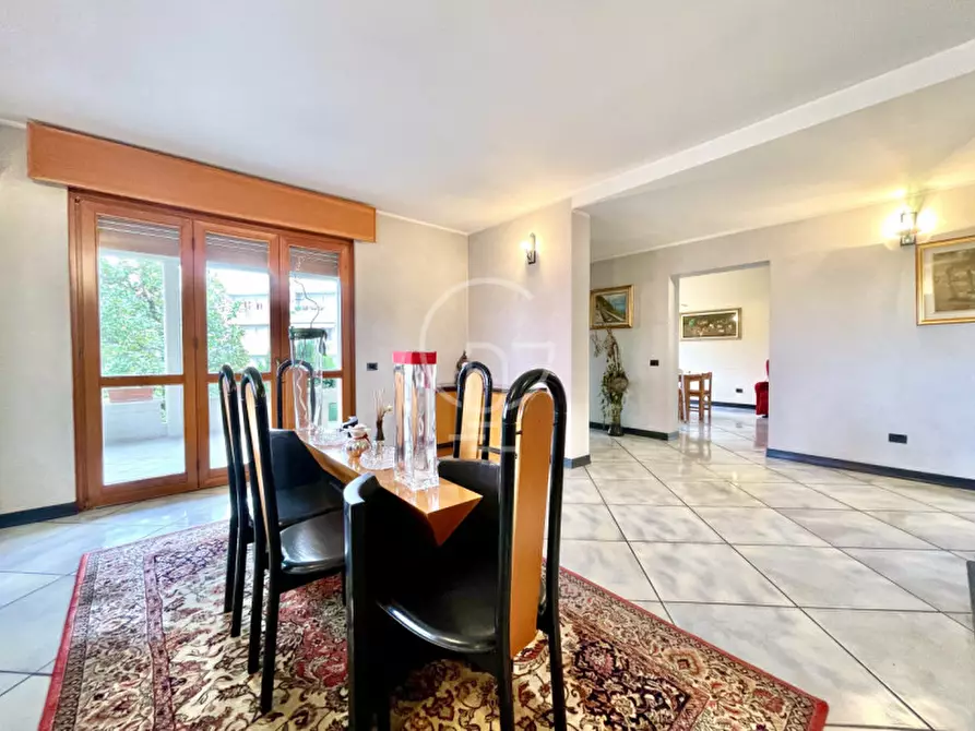 Immagine 5 di Villa in vendita  a Desenzano Del Garda