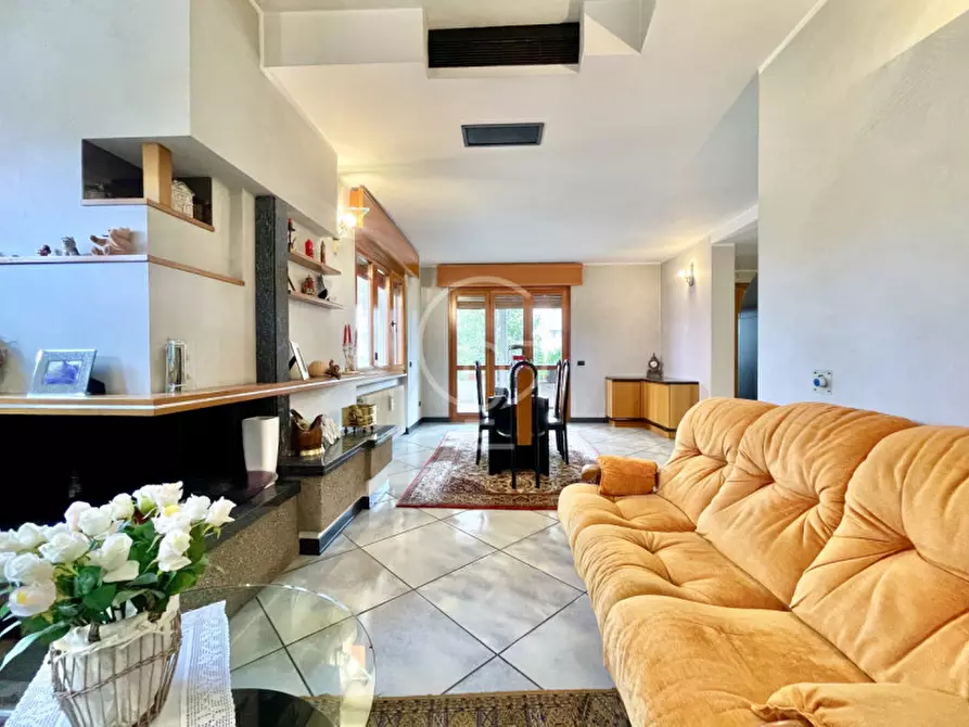 Immagine 6 di Villa in vendita  a Desenzano Del Garda