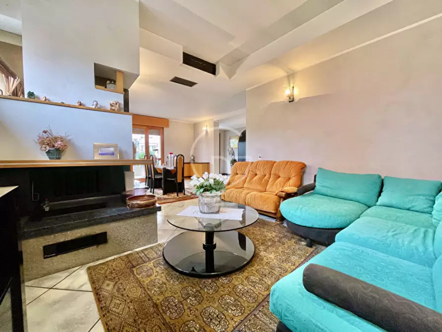 Immagine 7 di Villa in vendita  a Desenzano Del Garda