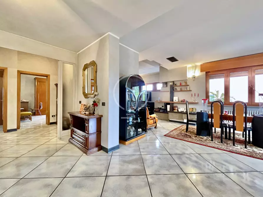 Immagine 8 di Villa in vendita  a Desenzano Del Garda