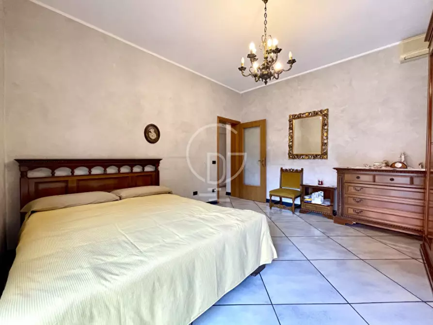Immagine 16 di Villa in vendita  a Desenzano Del Garda