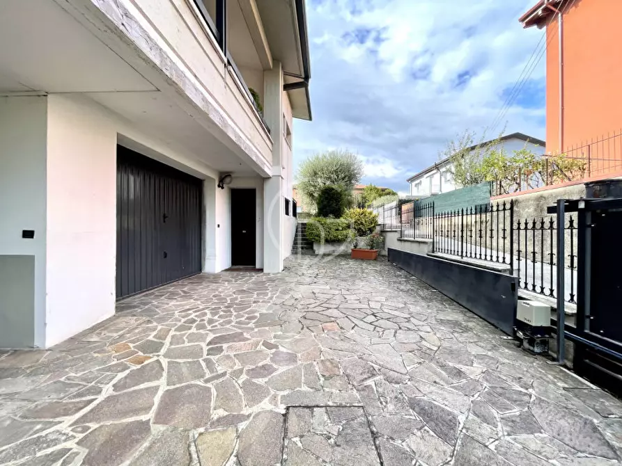 Immagine 19 di Villa in vendita  a Desenzano Del Garda