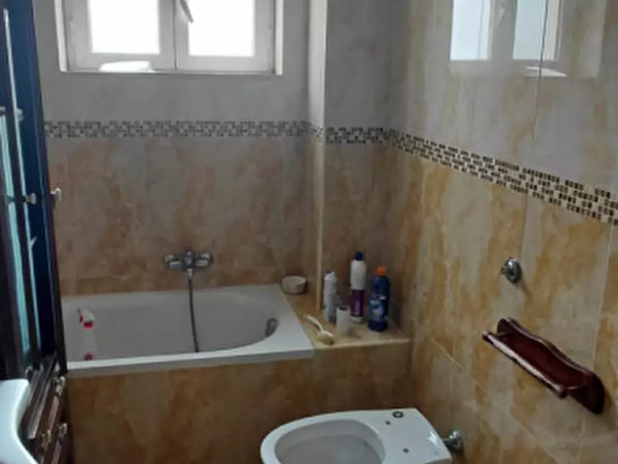 Immagine 28 di Appartamento in affitto  in Via Consalvo 105 a Napoli