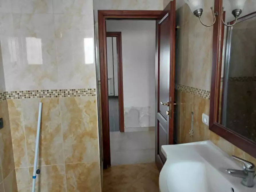 Immagine 29 di Appartamento in affitto  in Via Consalvo 105 a Napoli