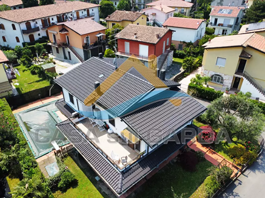 Immagine 1 di Villa in vendita  in Via Alfieri a Peschiera Del Garda