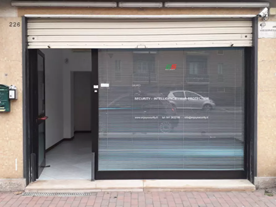 Immagine 2 di Negozio in vendita  in via trieste 226 a Venezia