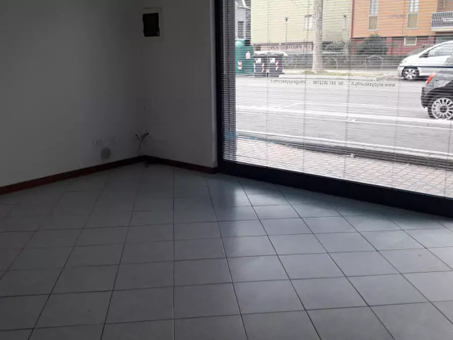 Immagine 3 di Negozio in vendita  in via trieste 226 a Venezia
