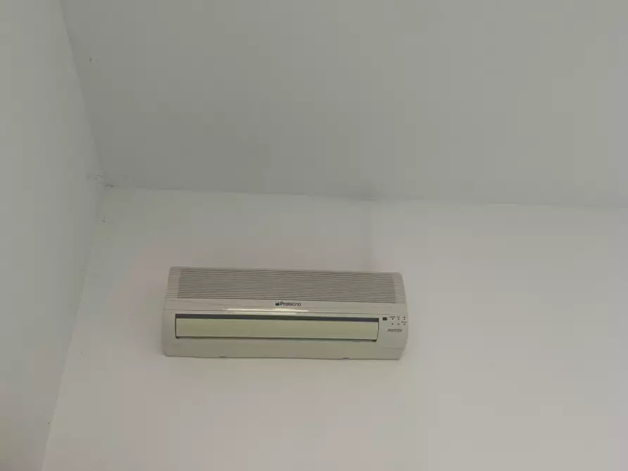 Immagine 18 di Negozio in vendita  in via trieste 226 a Venezia