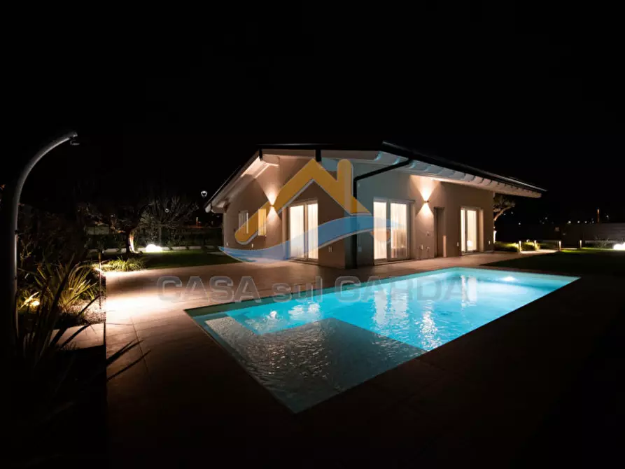 Immagine 5 di Villa in vendita  a Puegnago Sul Garda