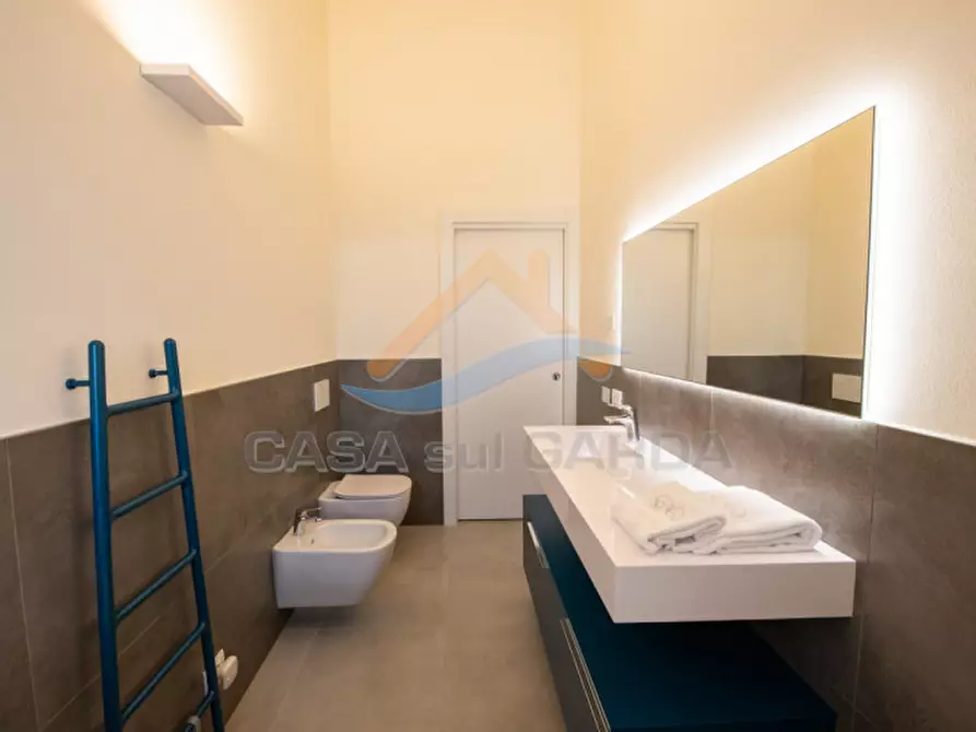 Immagine 8 di Villa in vendita  a Puegnago Sul Garda