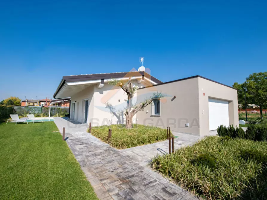Immagine 10 di Villa in vendita  a Puegnago Sul Garda