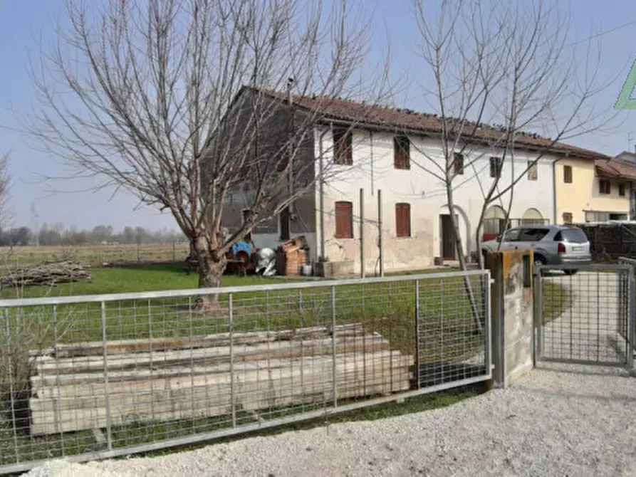 Immagine 2 di Rustico / casale in vendita  a Castelfranco Veneto