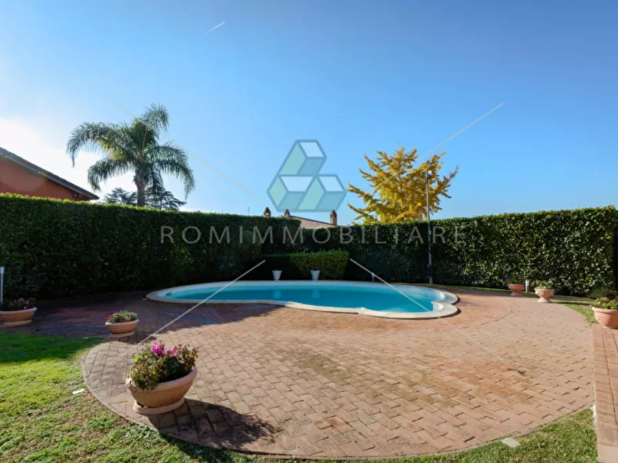 Immagine 2 di Casa bifamiliare in vendita  in Via Prato Lauro a Roma