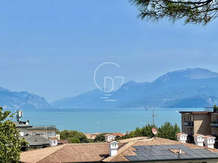 Immagine 1 di Attico in vendita  in Viale Cavour a Desenzano Del Garda