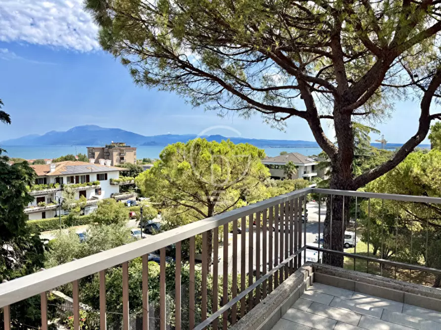 Immagine 4 di Attico in vendita  in Viale Cavour a Desenzano Del Garda