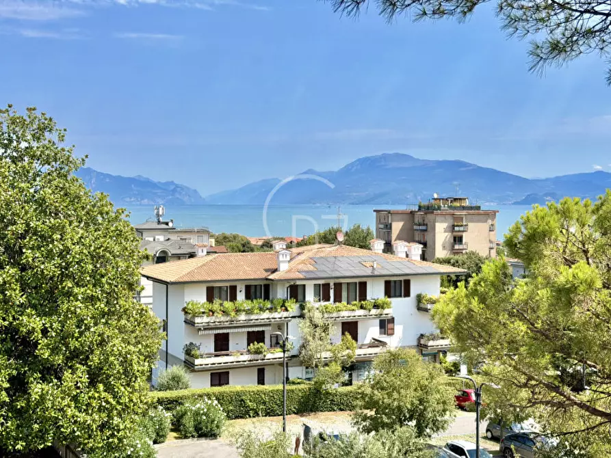Immagine 6 di Attico in vendita  in Viale Cavour a Desenzano Del Garda