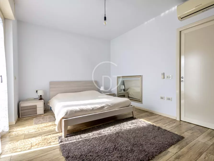 Immagine 19 di Attico in vendita  in Viale Cavour a Desenzano Del Garda